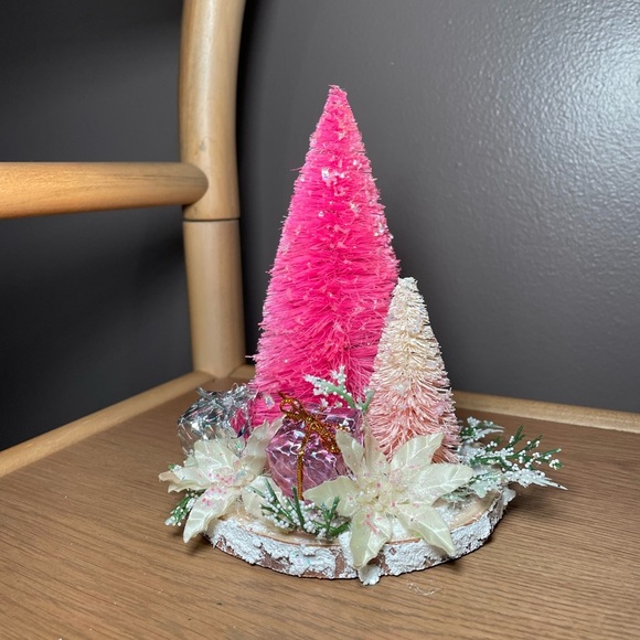 #424 LAST ONE! PINK Handmade Chrismtas Decor W. Pink+Silver Gift Box - Picture 1 of 3